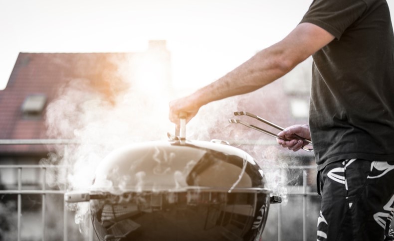 Artikkelbilde til artikkelen Oppfordring! Grilling med kull på balkong